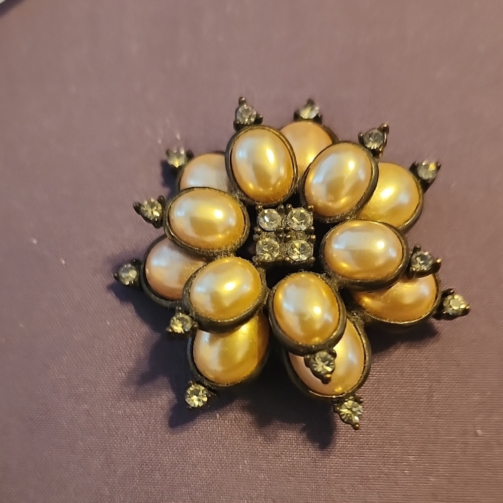 Elegant Gold Pearl Brooch